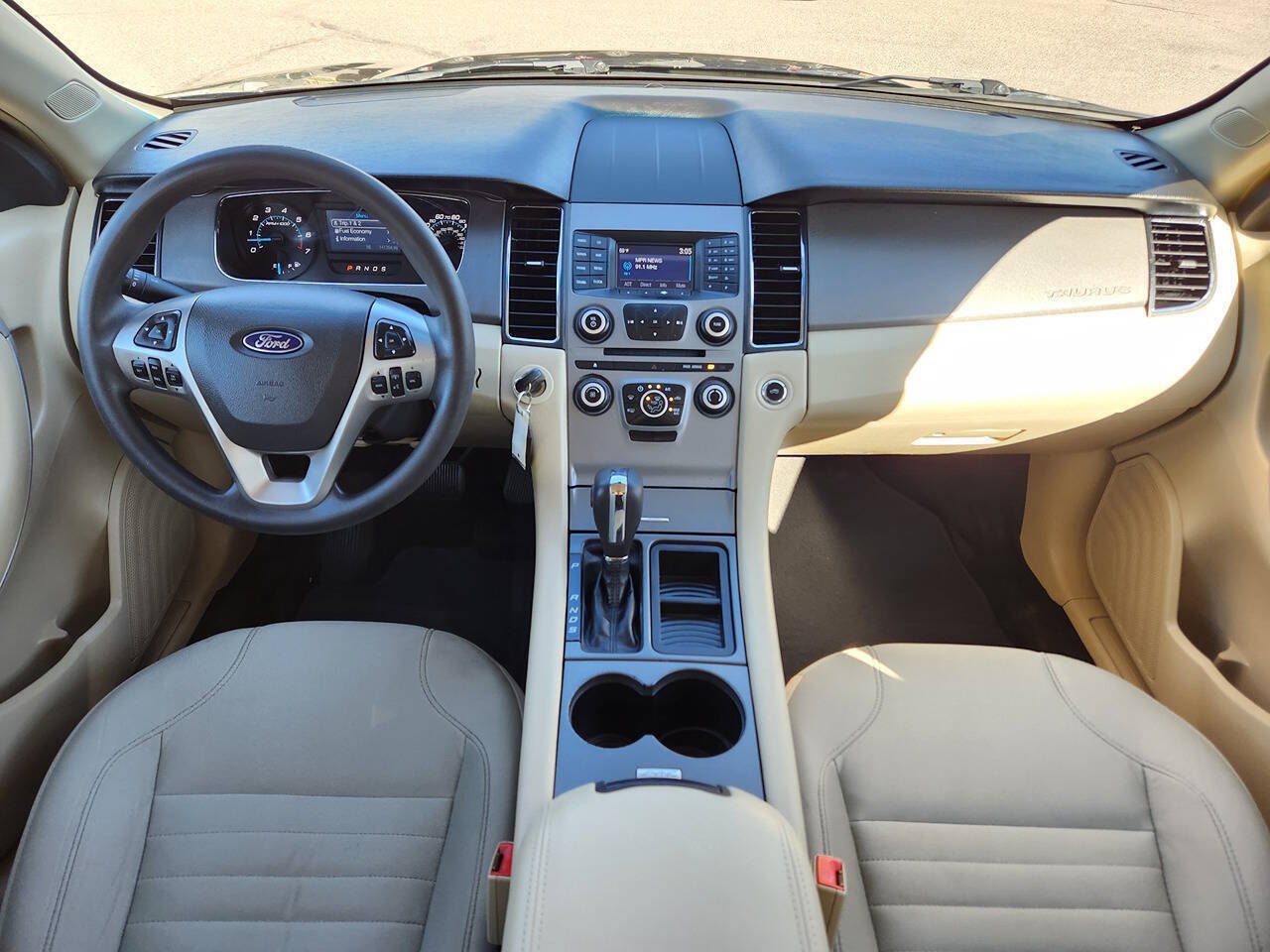 Used 2016 Ford Taurus SE FWD image 4