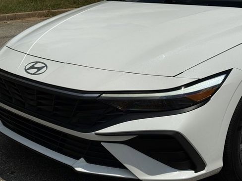 Used 2024 Hyundai Elantra SEL image 9