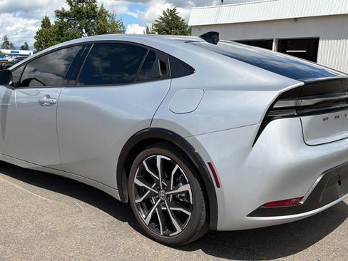 Used 2025 Toyota Prius Plug-In Hybrid FWD image 3