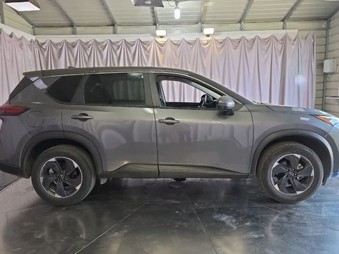 Used 2025 Nissan Rogue SV FWD image 9