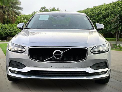 Used 2018 Volvo S90 T5 Momentum w/ Momentum Plus Package image 3