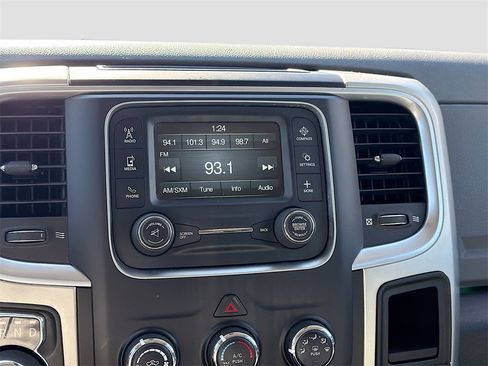 Used 2020 RAM 1500 Classic SLT image 14