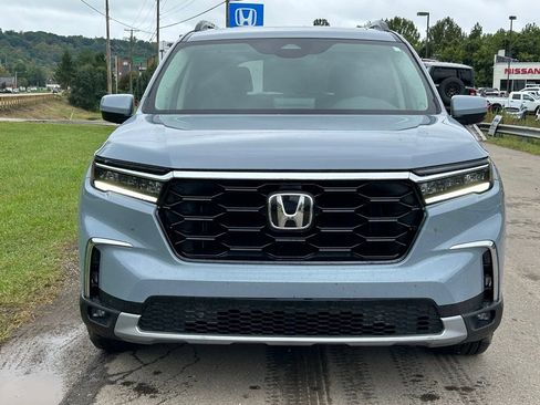 Used 2025 Honda Pilot Touring image 2