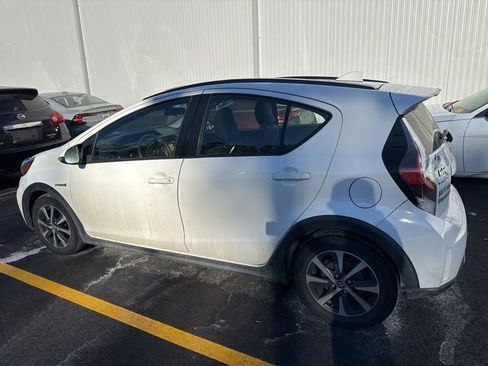 Used 2018 Toyota Prius C Two image 6