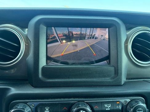Used 2021 Jeep Wrangler Unlimited Sahara AWD/4WD image 37