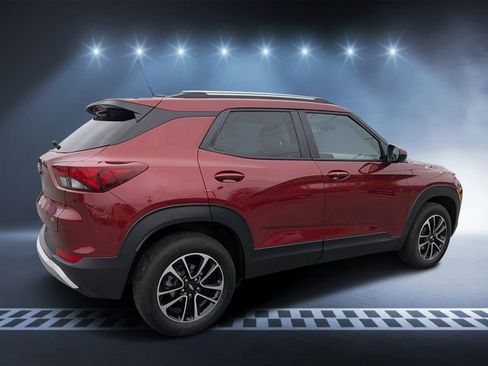 Used 2024 Chevrolet TrailBlazer LT image 3