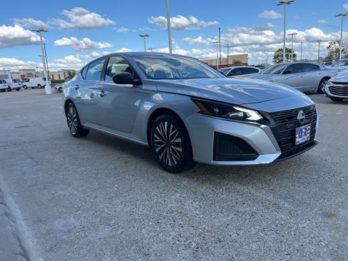 Used 2024 Nissan Altima 2.5 SV image 4