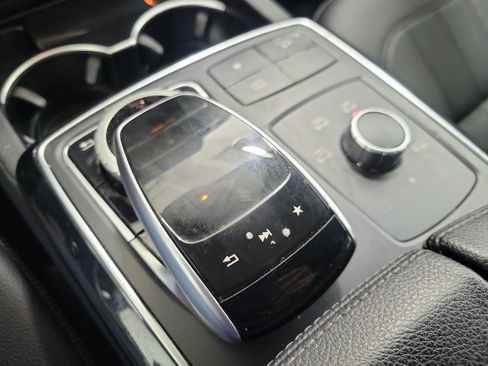 Used 2019 Mercedes-Benz GLE 400 4MATIC image 34