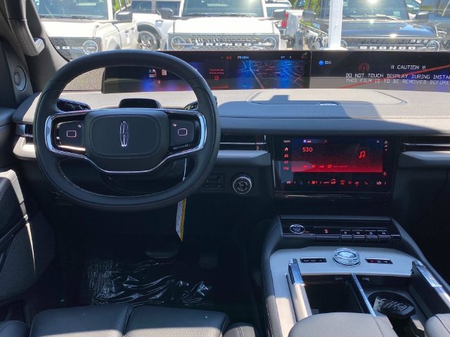 New 2026 Lincoln Navigator Reserve w/ Jet Appearance Package AWD/4WD image 6