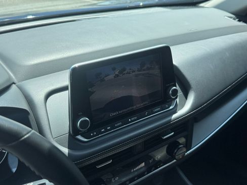 Used 2025 Nissan Rogue SV FWD image 21