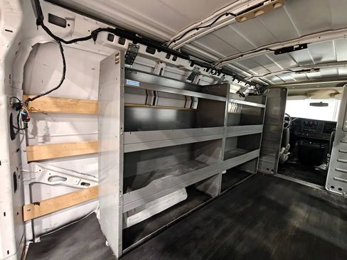 Used 2017 GMC Savana 2500 image 26