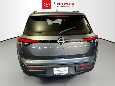 Used 2023 Nissan Pathfinder SV image 5