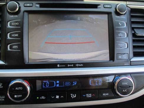 Used 2017 Toyota Highlander XLE FWD image 19