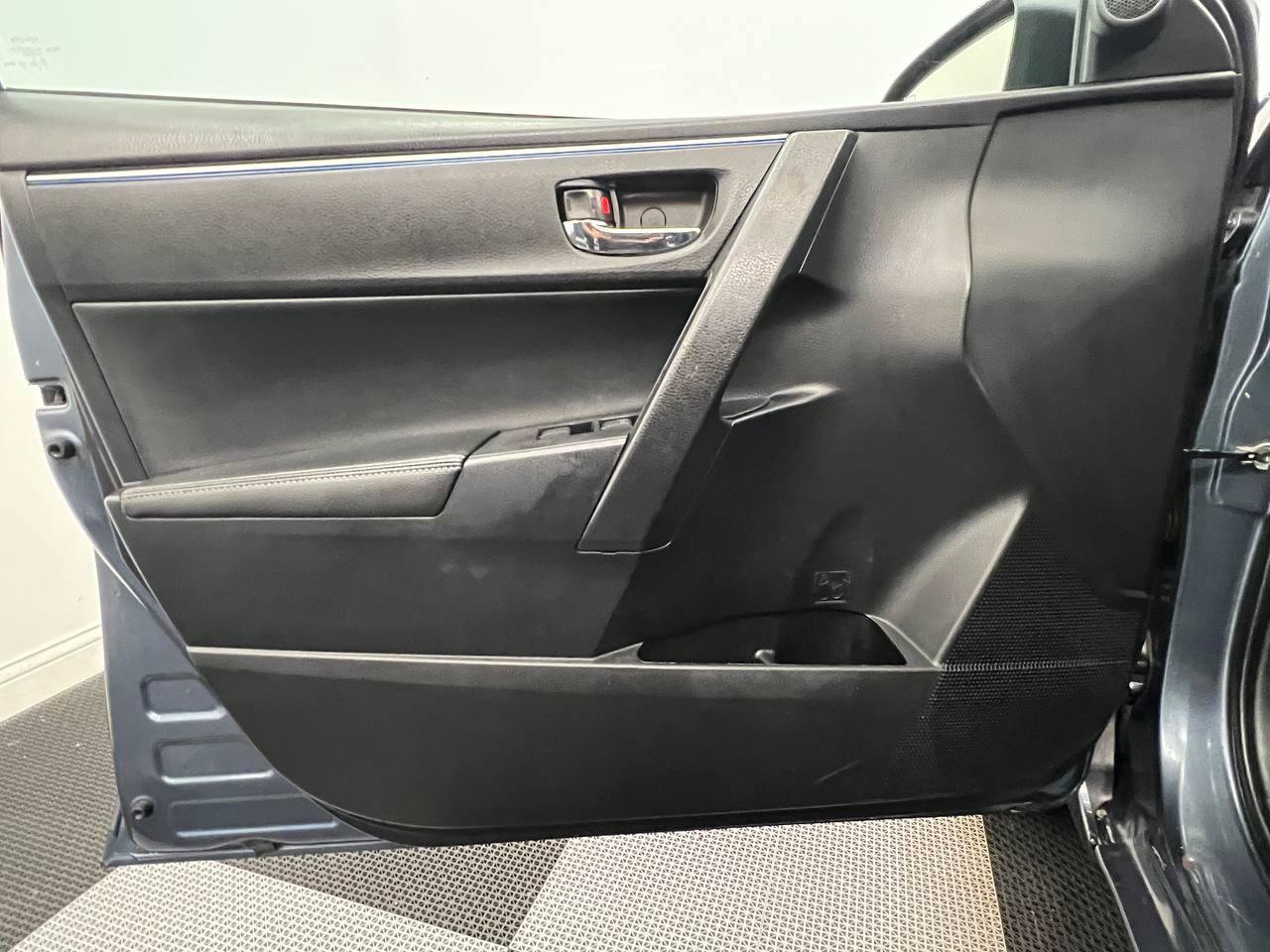 Used 2016 Toyota Corolla S Premium FWD image 7