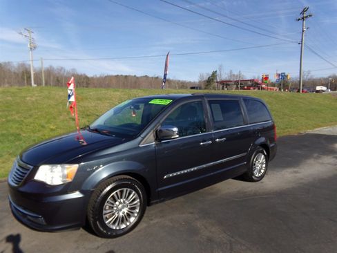 Used 2013 Chrysler Town & Country Touring-L w/ Driver Convenience Group image 1