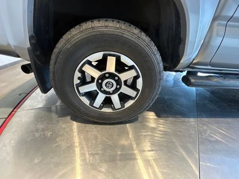 Used 2017 Toyota Tacoma TRD Sport w/ Tow Package (A/T) AWD/4WD image 16