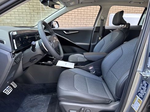New 2025 Kia Niro SX Touring image 18