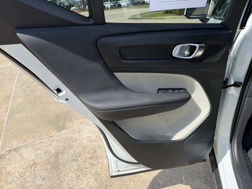 Used 2023 Volvo XC40 B5 Ultimate w/ Climate Package AWD/4WD image 14