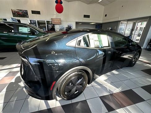 Used 2025 Toyota Prius Plug-In Hybrid image 4