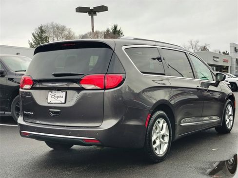 Used 2020 Chrysler Pacifica Touring-L Plus w/ Tire & Wheel Group image 7