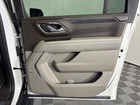 Used 2023 GMC Yukon XL SLT AWD/4WD image 46