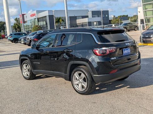 Used 2022 Jeep Compass Latitude FWD image 4