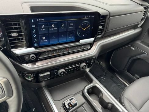Used 2025 Chevrolet Silverado 1500 LTZ AWD/4WD image 16