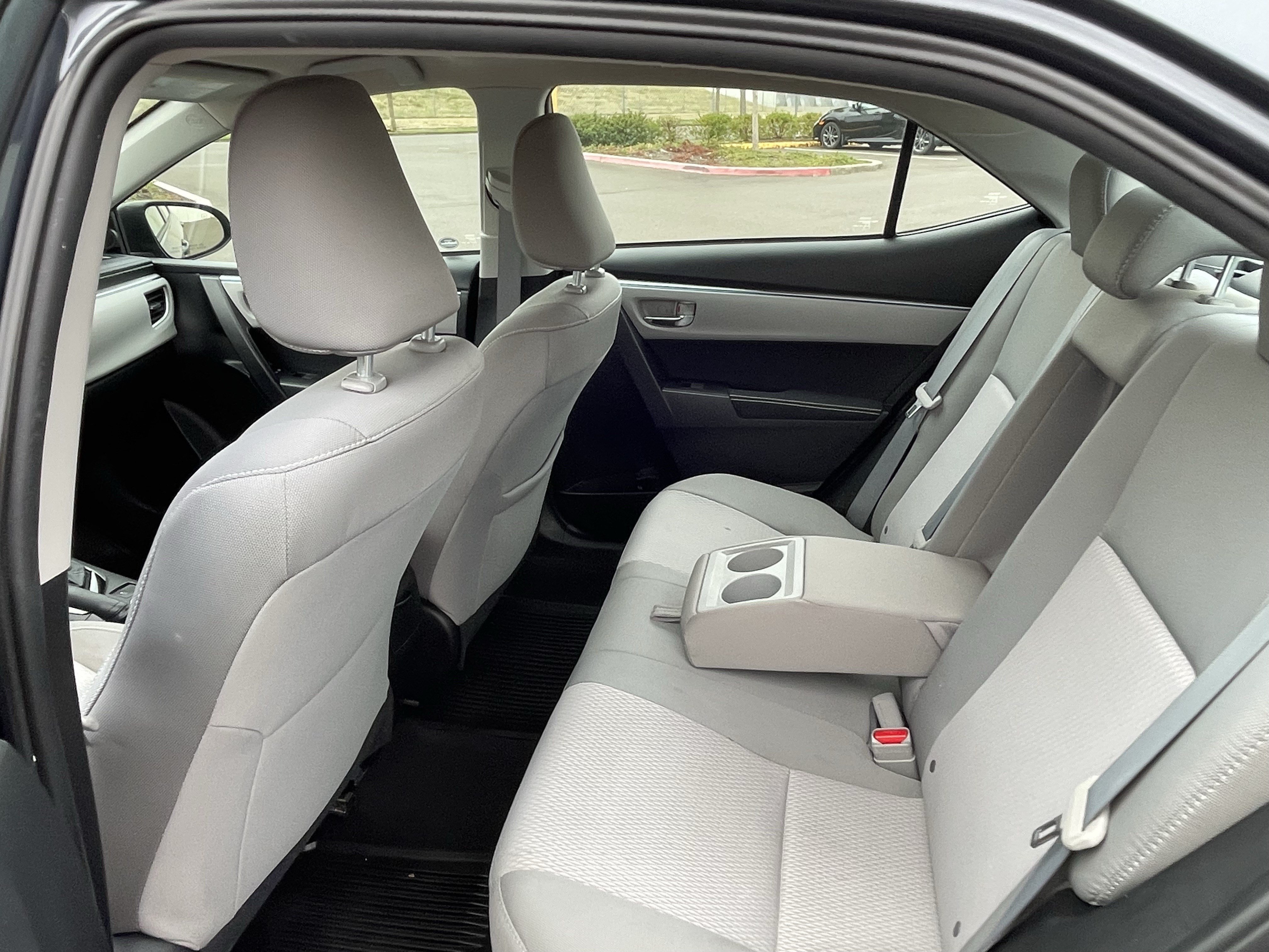 Used 2015 Toyota Corolla LE FWD image 14