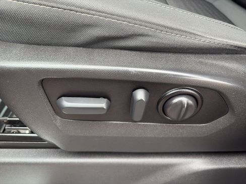 Used 2022 Chevrolet Silverado 1500 LT image 11