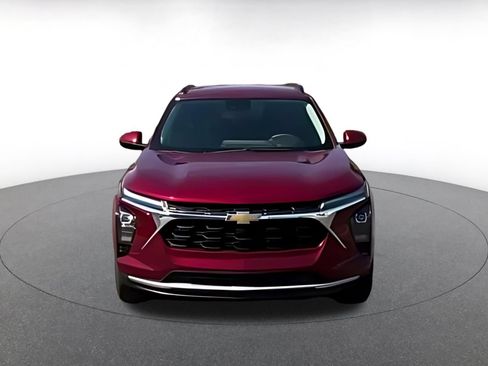 Used 2025 Chevrolet Trax LT FWD image 16