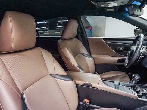 Used 2022 Lexus ES 300h w/ Accessory Package 2 FWD image 17