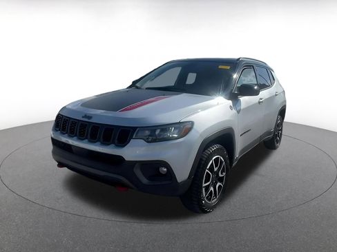 Used 2025 Jeep Compass Trailhawk image 7