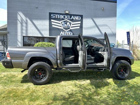 Used 2015 Toyota Tacoma 4x4 Double Cab w/ TRD Off-Road Package image 26