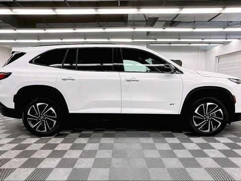 Used 2025 Buick Enclave Sport Touring image 15