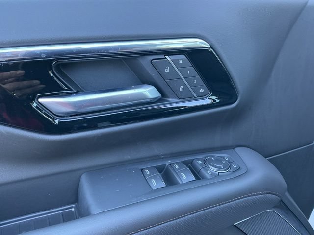 New 2025 Chevrolet Tahoe High Country AWD/4WD image 13