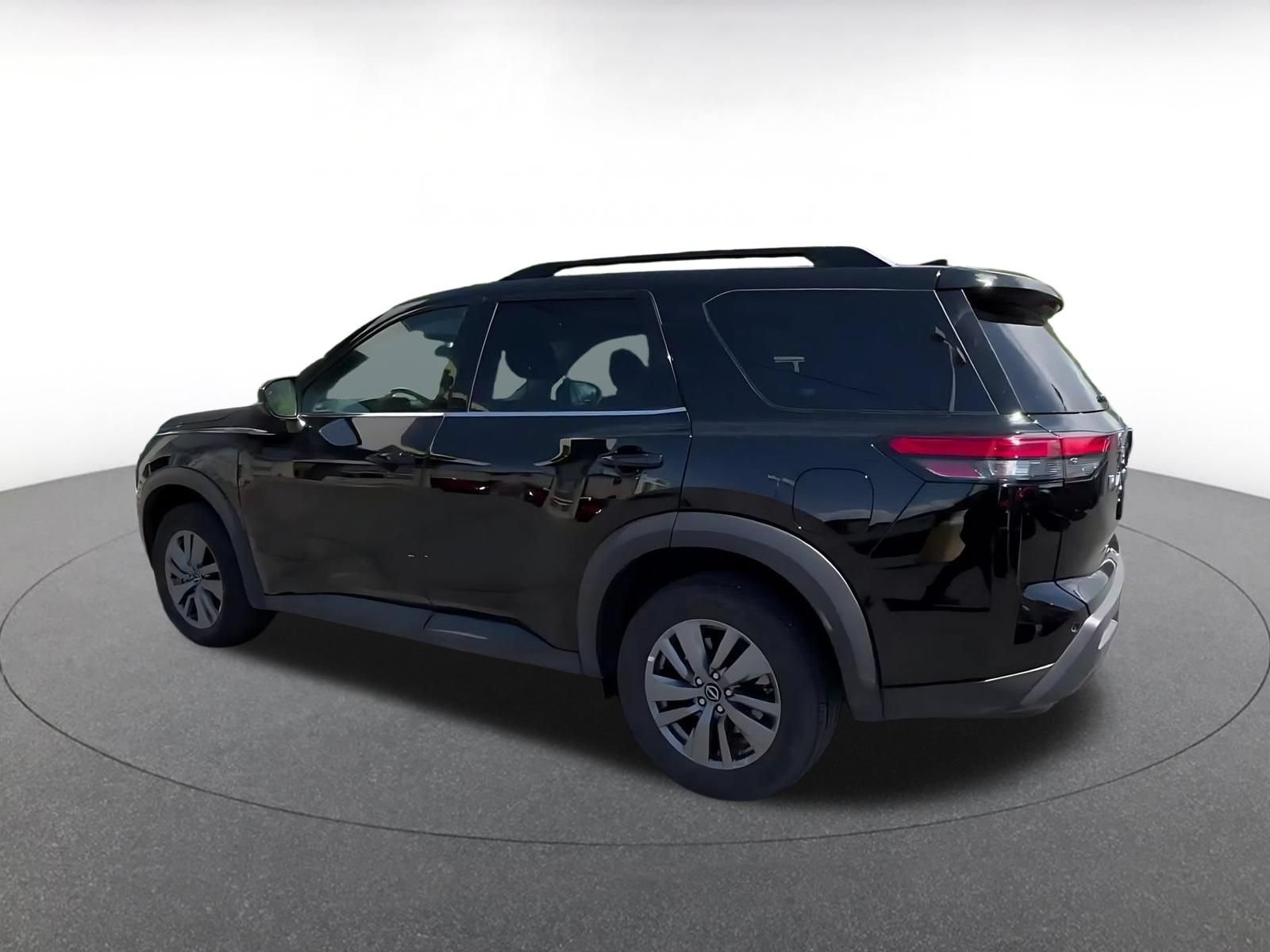 Used 2025 Nissan Pathfinder SV AWD/4WD image 9