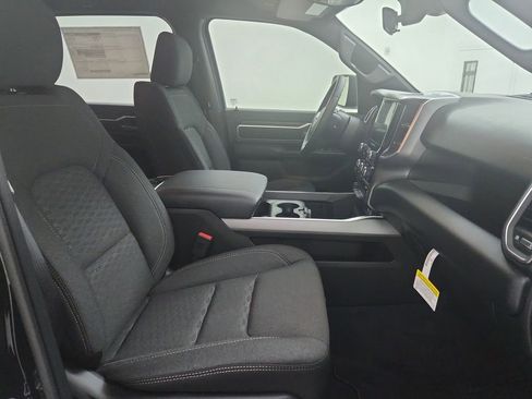 New 2026 RAM 1500 4x4 Crew Cab image 32