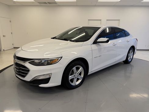 Used 2020 Chevrolet Malibu LS image 3