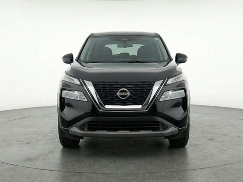 Used 2025 Nissan Rogue SV image 2