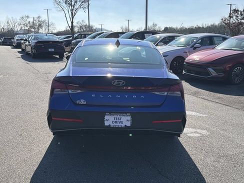 New 2026 Hyundai Elantra SE FWD image 7