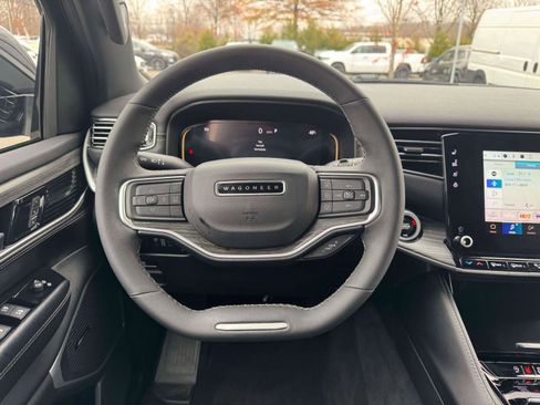 Used 2024 Jeep Wagoneer Series II w/ Flexible Seating Group image 11