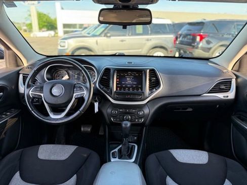 Used 2014 Jeep Cherokee Latitude w/ Cold Weather Group FWD image 2