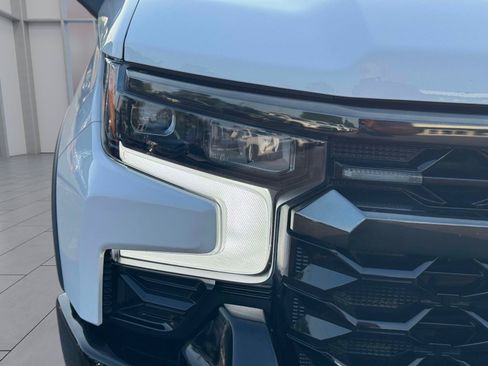 Used 2023 Chevrolet Silverado 1500 ZR2 w/ Technology Package AWD/4WD image 7