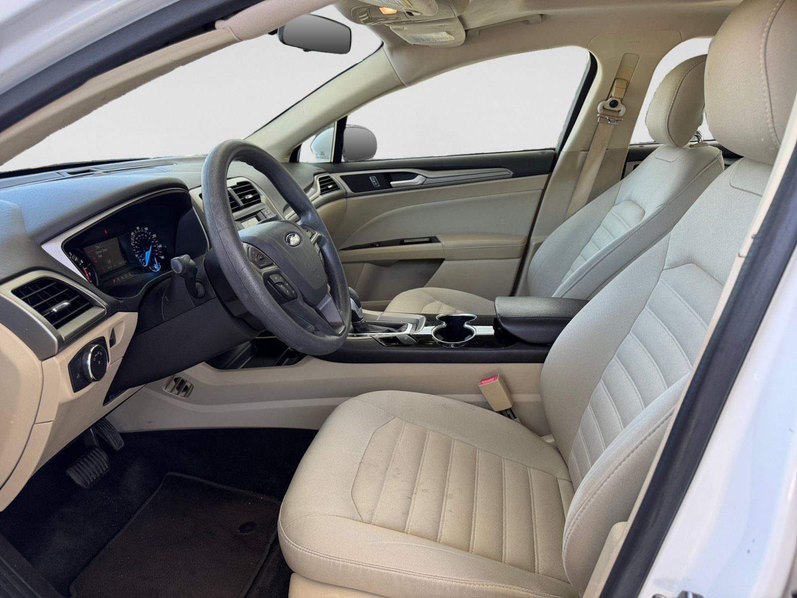 Used 2015 Ford Fusion SE FWD image 10