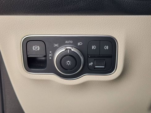 Used 2021 Mercedes-Benz GLB 250 image 21