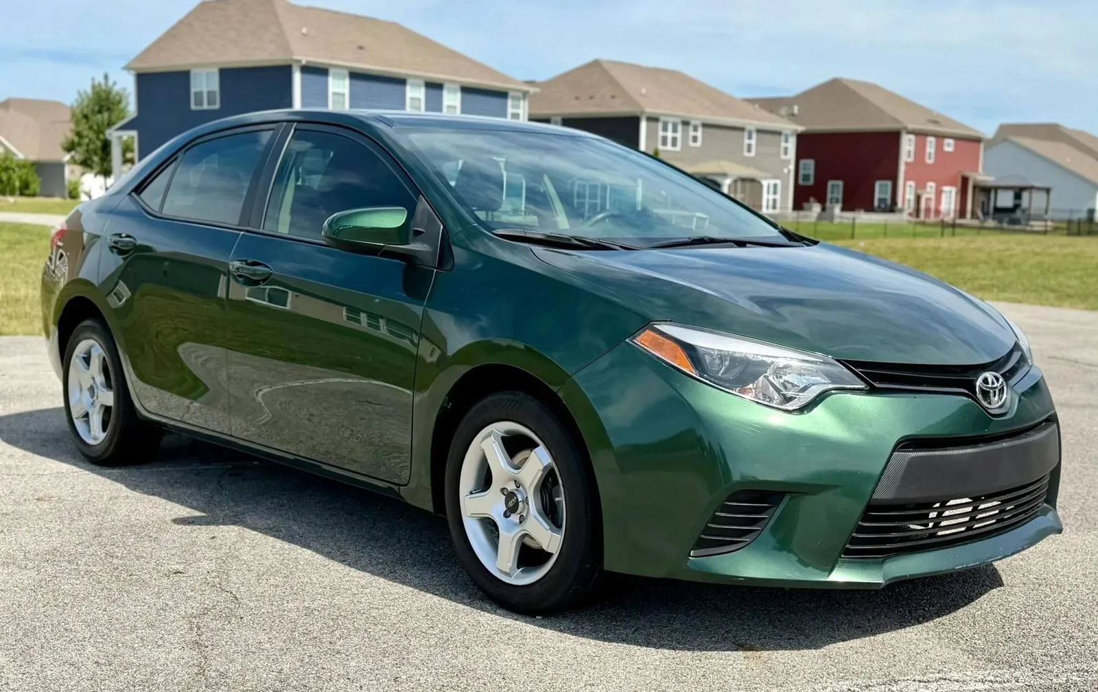 Used 2016 Toyota Corolla LE FWD image 1