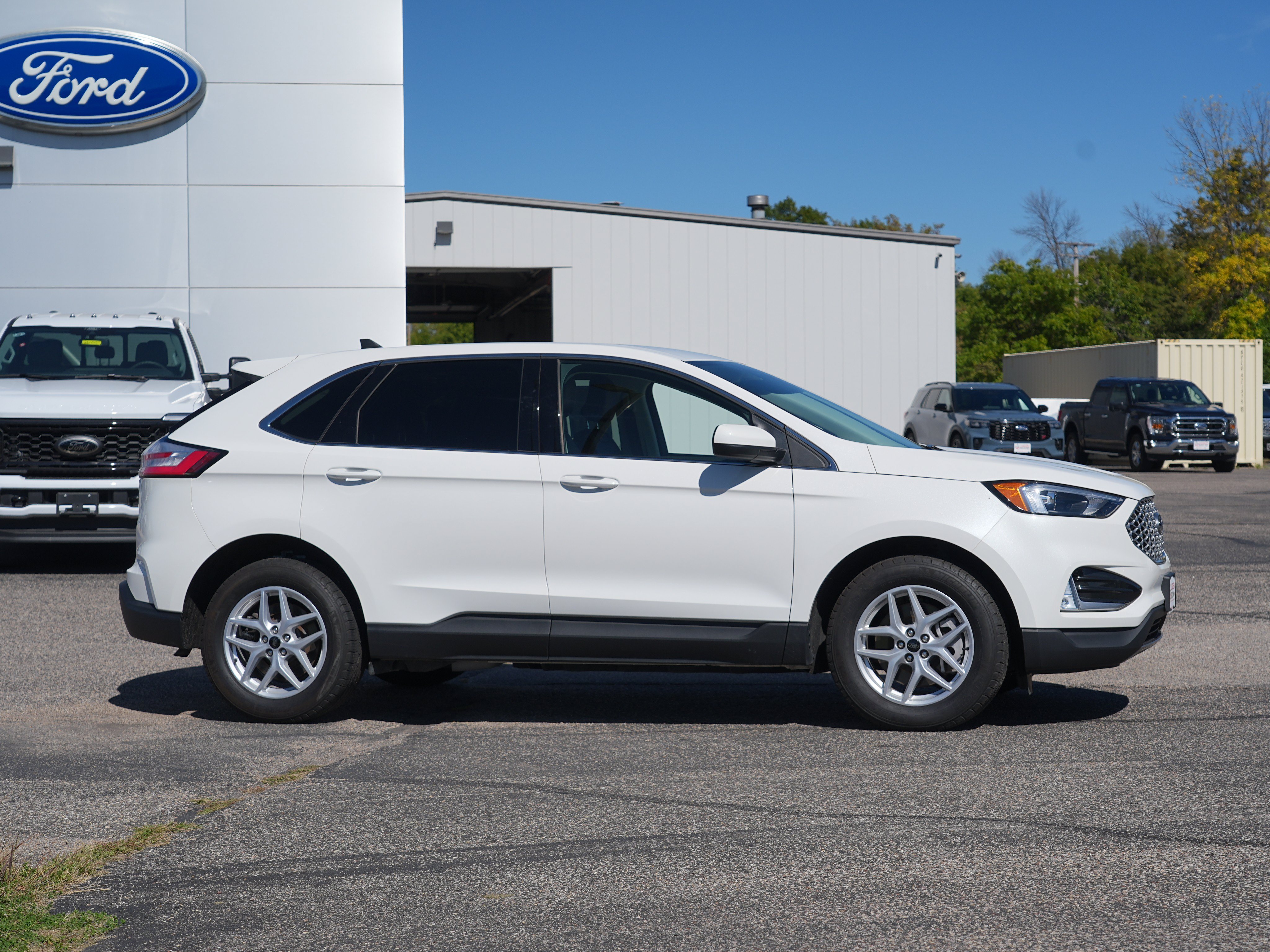 Used 2024 Ford Edge SEL w/ Convenience Package AWD/4WD image 2