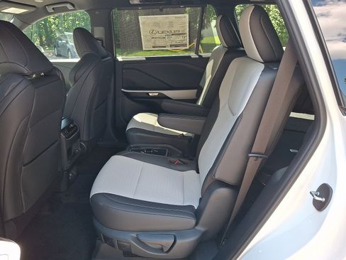 New 2026 Lexus TX 500h AWD image 6