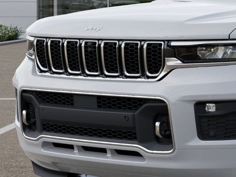 New 2025 Jeep Grand Cherokee Overland w/ Adv Protech Group III AWD/4WD image 21