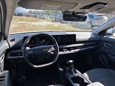 Used 2025 Kia K4 LXS image 33